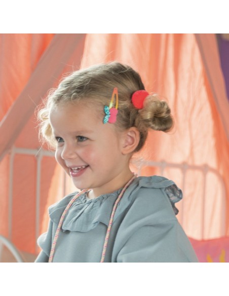 Display met 12 haarclips kersen